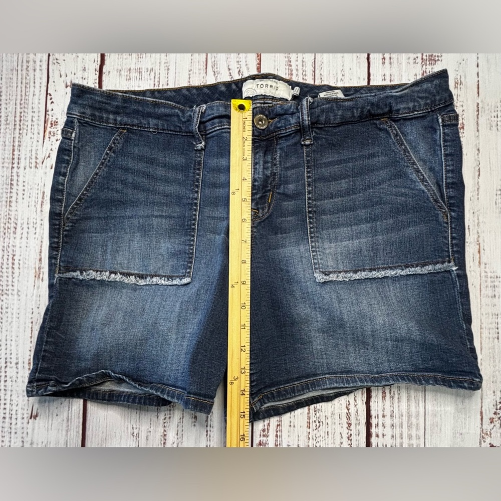 Women’s Torrid Denim Shorts - Picture 3 of 7